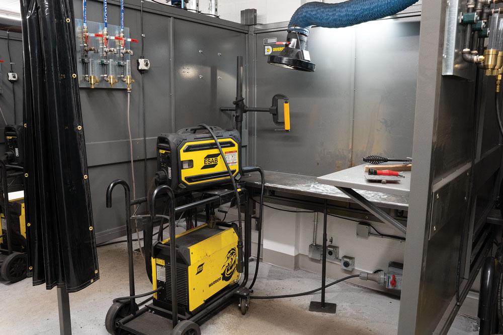 Mazak Variaxis i-800 NEO VMC equipped with new control